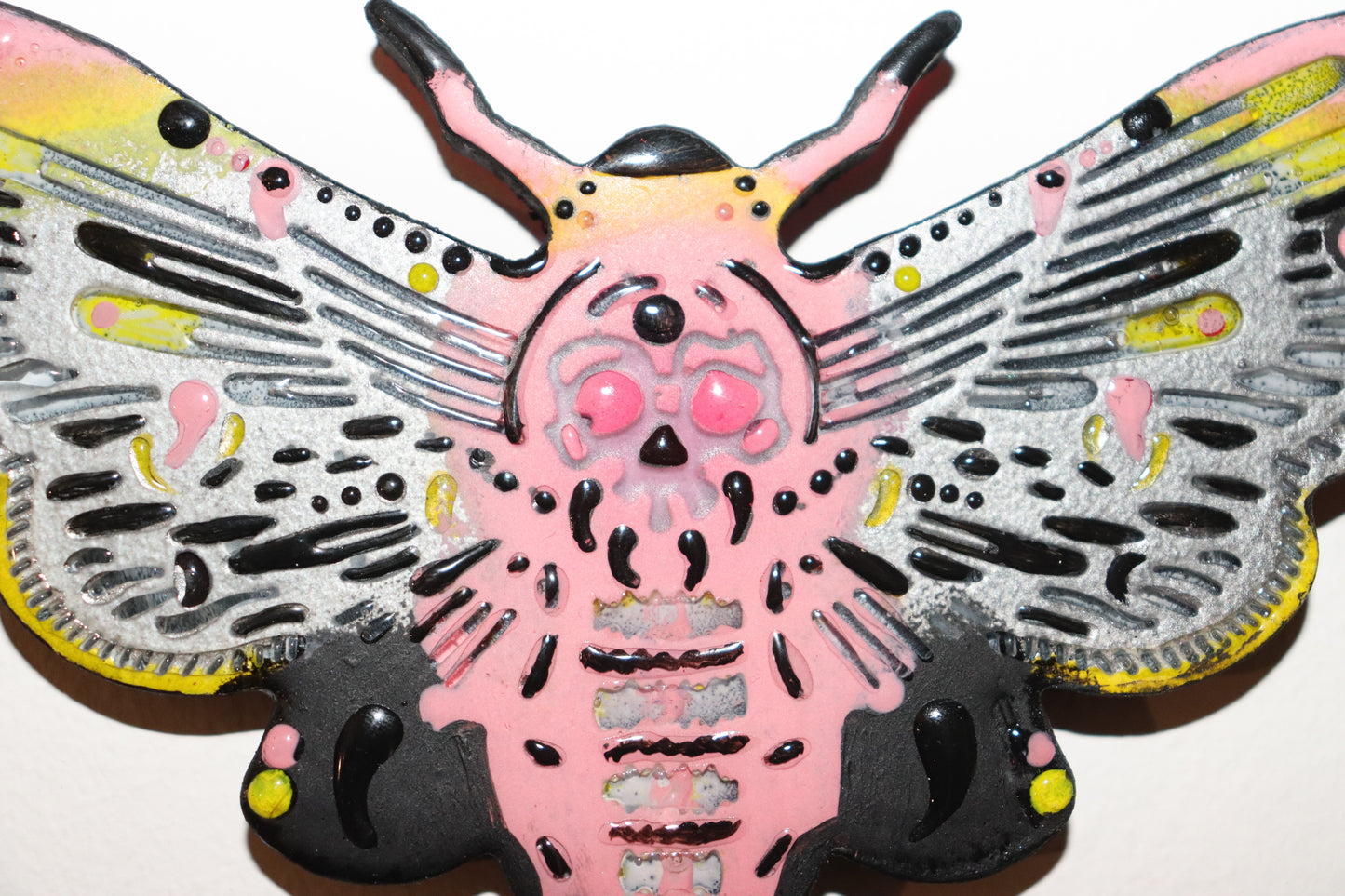 Wanddekoration, Pinke Motte - Evy